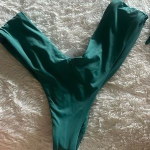 Brand new with tag Dippin daisys bikini!!